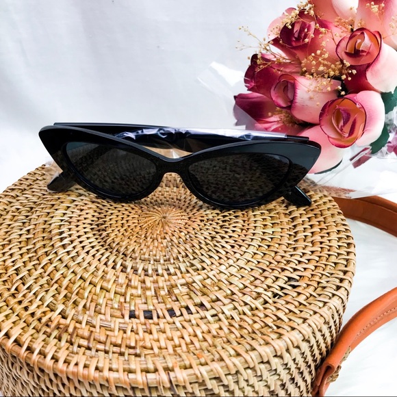 Accessories - Retro CatEye Frame Sunglasses Accessories - Retro CatEye Frame Sunglasses